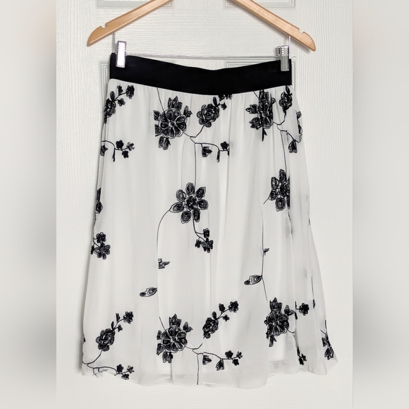 Metro Wear Dresses & Skirts - Women's (Size M) White Sheer Flowy A-Line Skirt w/Black Embroidered Florals
